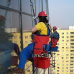 mountaineer-work-facade-glass-cleaning-mirroring